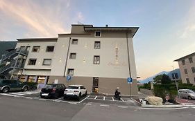 Hotel Shangri-La